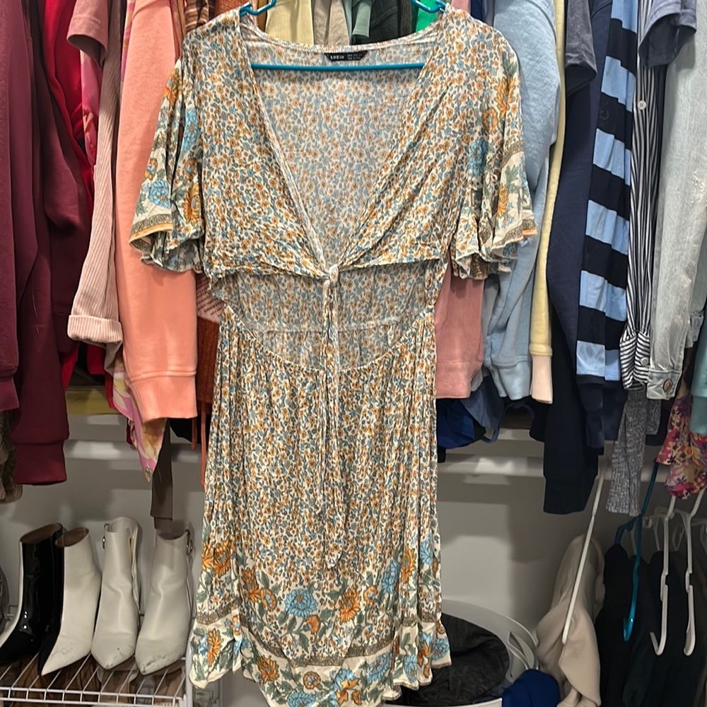 Shein Floral Dress // Cut out at stomach // Size M // Worn Once!